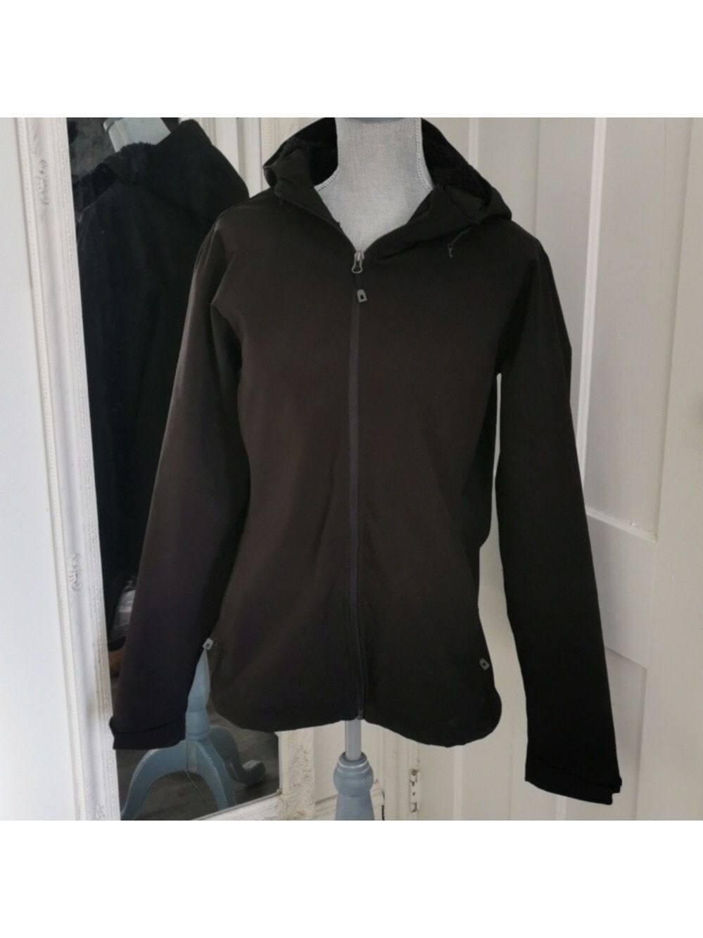 Ladies Landway soft shell jacket,microfleece lining. Size XL